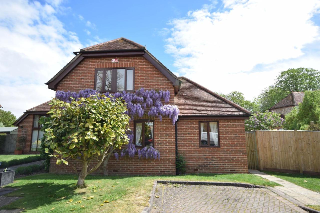 Wisteria Way, Tangmere Kültér fotó